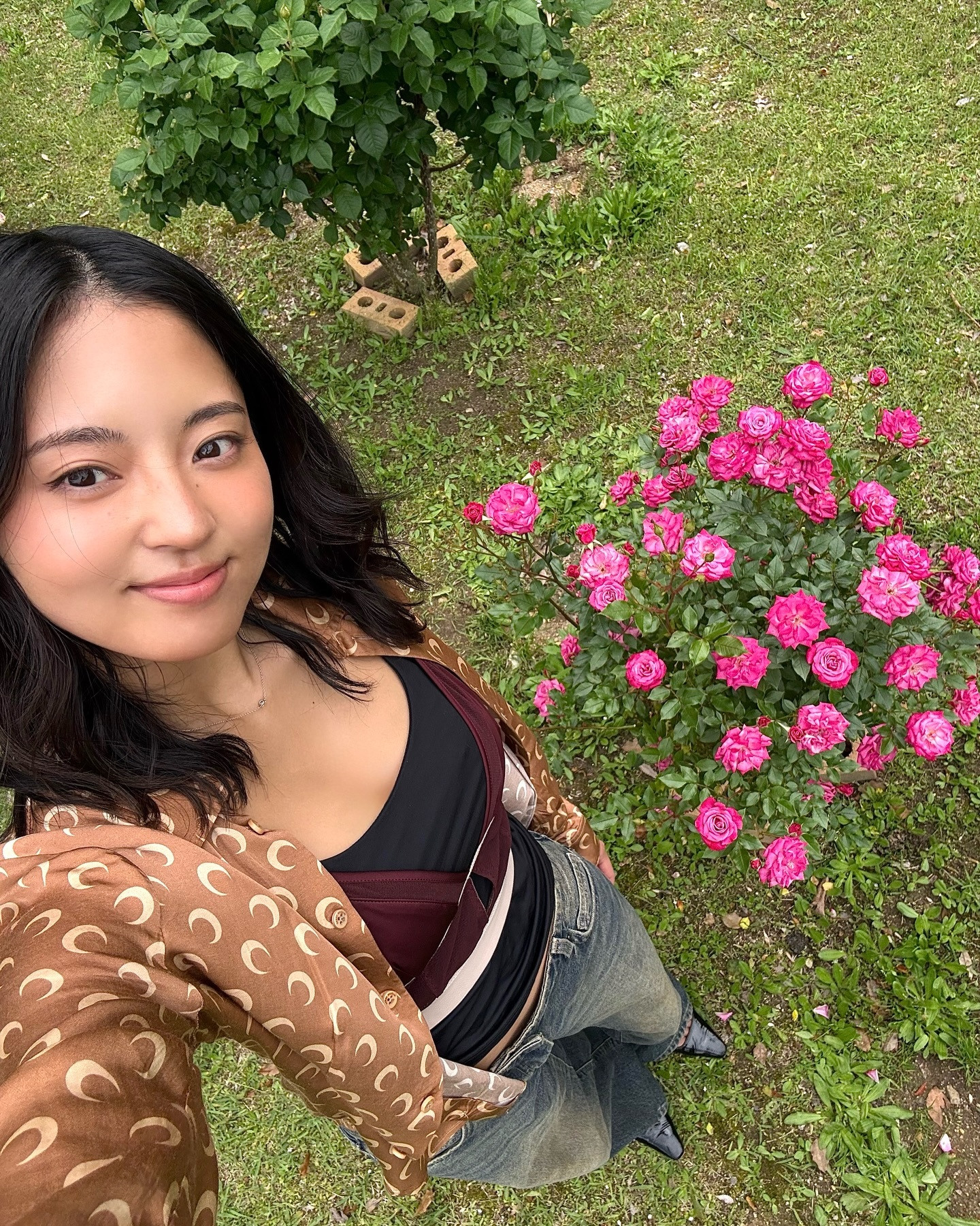 鈴本美愉「バラ園🌹何種類ものバラが植ってて素敵だった~香りもそれぞれ違って五感