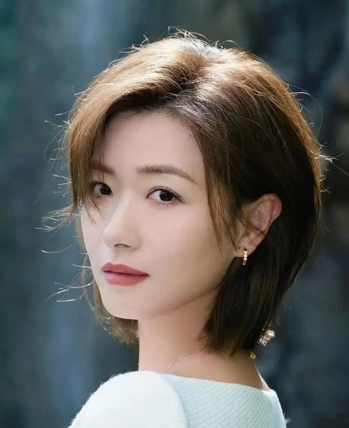 1.昆凌很聪明，她见过那些高调、心急上位的女生都被周杰伦换了，所以她很低调，也不