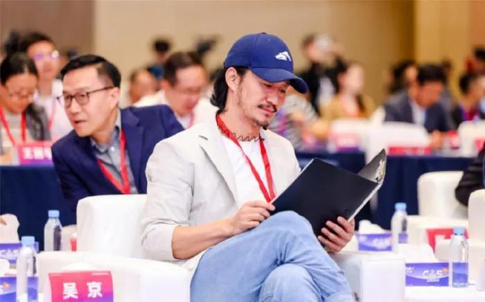 再见，坏蛋！再见，爱新觉罗·吴京！这句话是我从一个网友的留言里看到的！由吴
