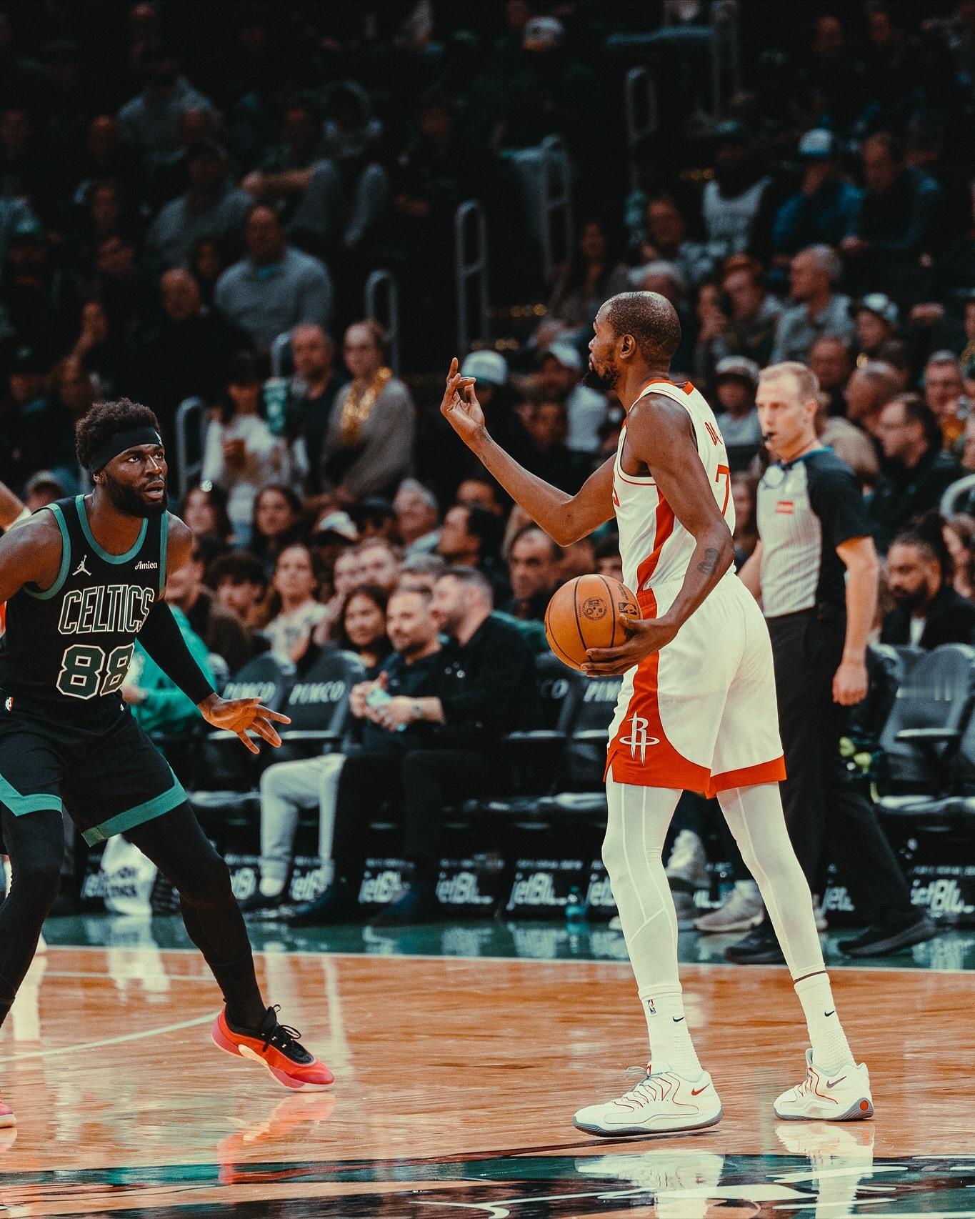 杜兰特：“我希望教练不要把我换下场。我要在场上打满48分钟。除非他觉得我累了，而