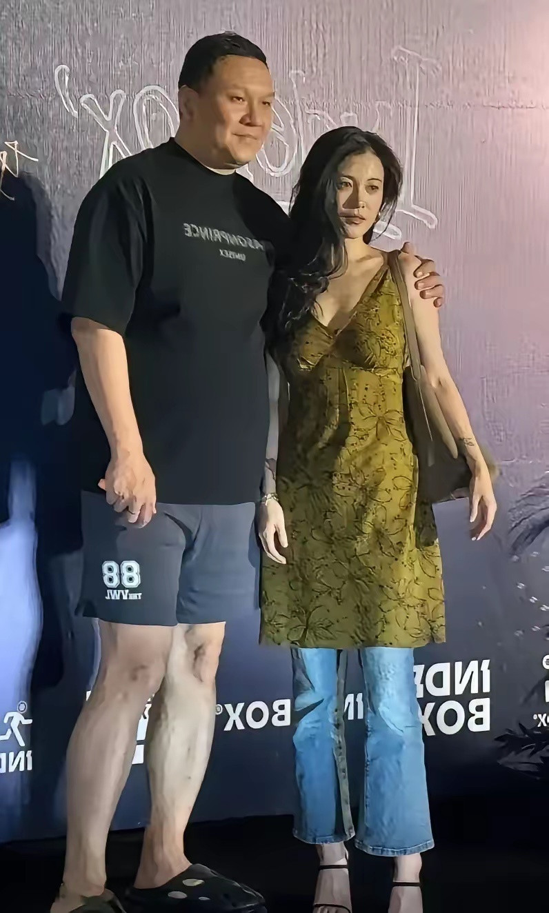 同样一个人为什么头发放下了就显年轻扎起来就显年龄大呢
