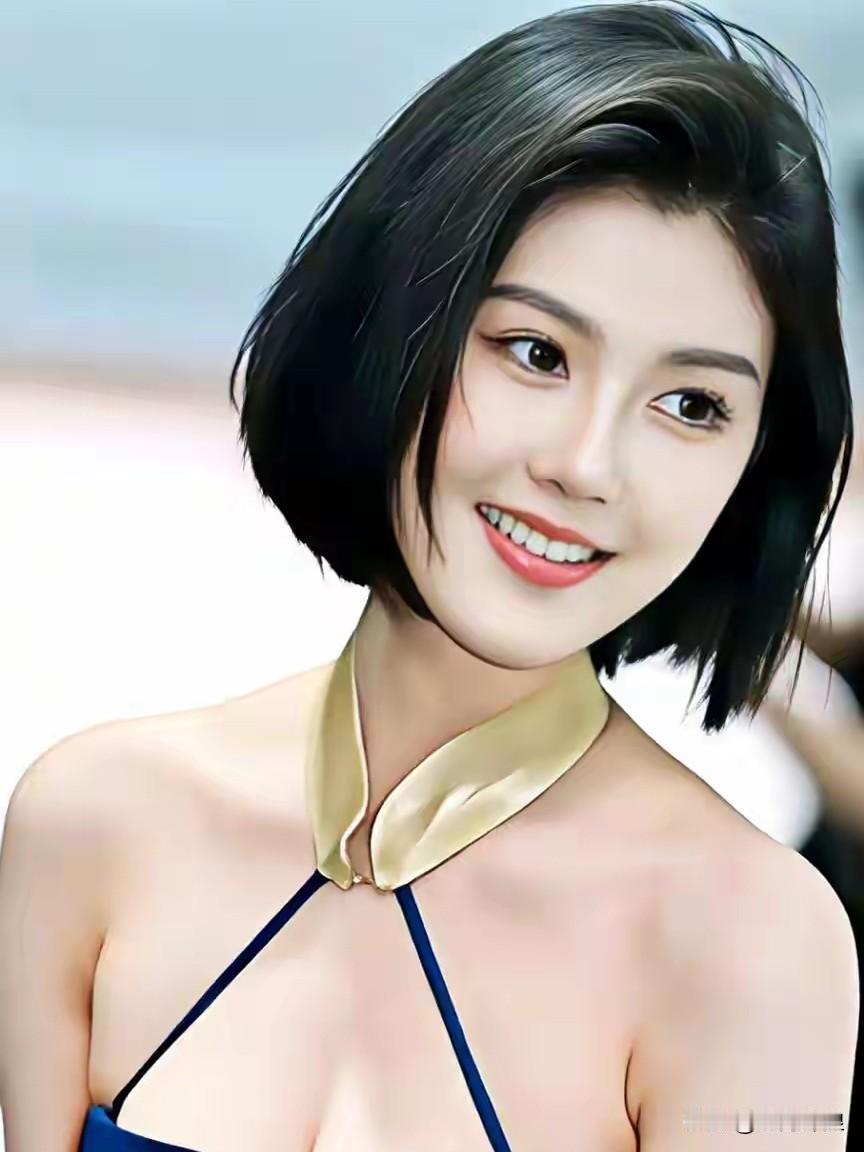 中国美学评论家如此评价车模程儿！这位评论家说对车模程儿的评价可用28个字