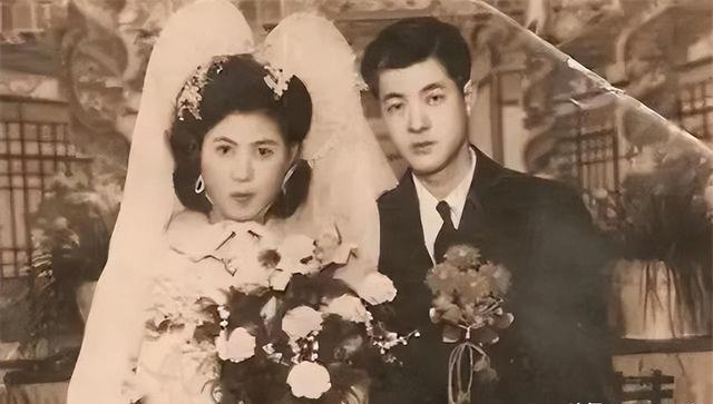 1988年12月，广东丰顺迎回了一位离家42年的老人。老人叫谢汉光，此前在台湾地