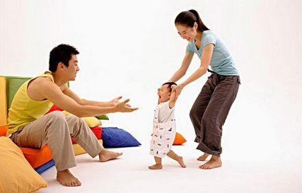 婴儿学走路: 注意姿势不对影响大