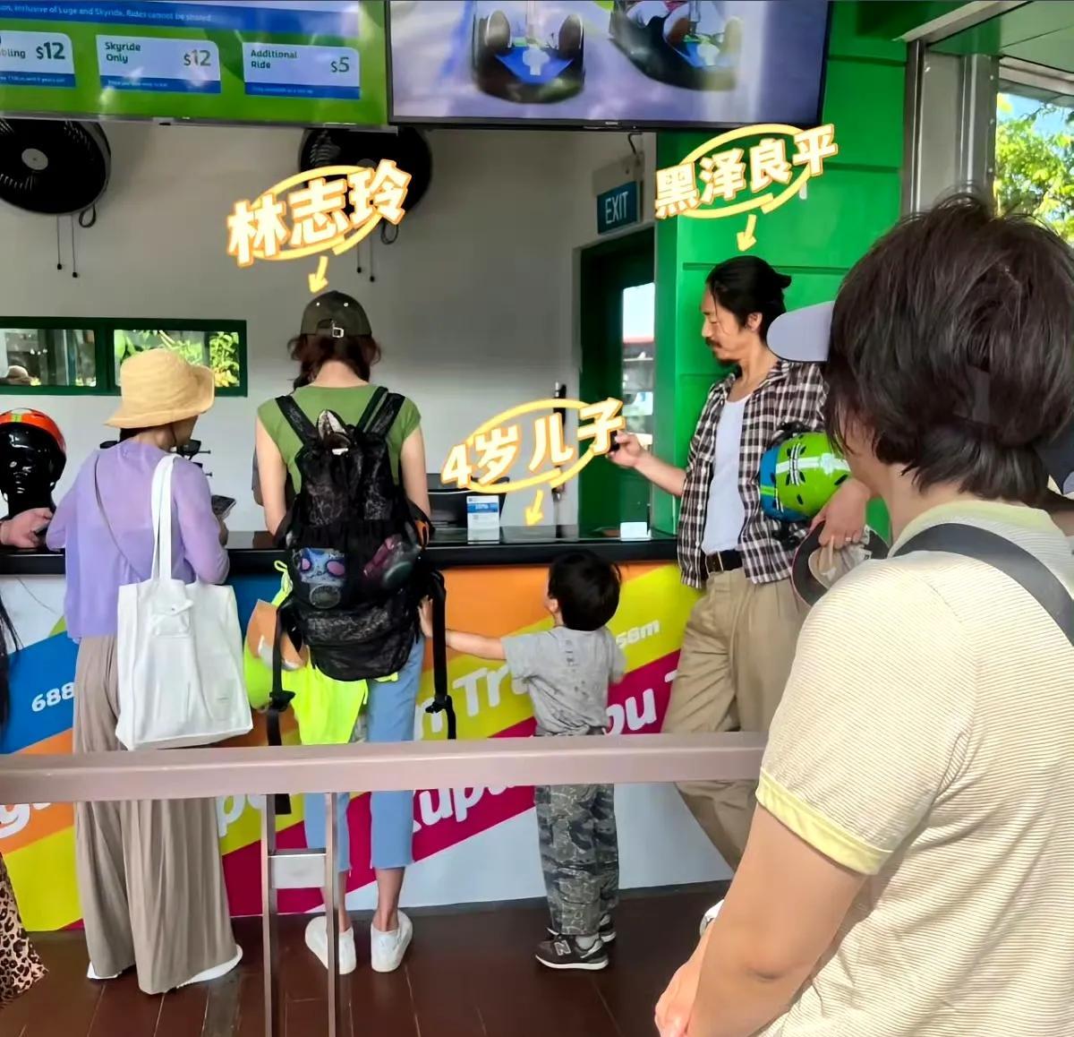 林志玲一家三口新加坡游玩。50岁的林志玲从背影看就像一位少女，背着这么大一个包在