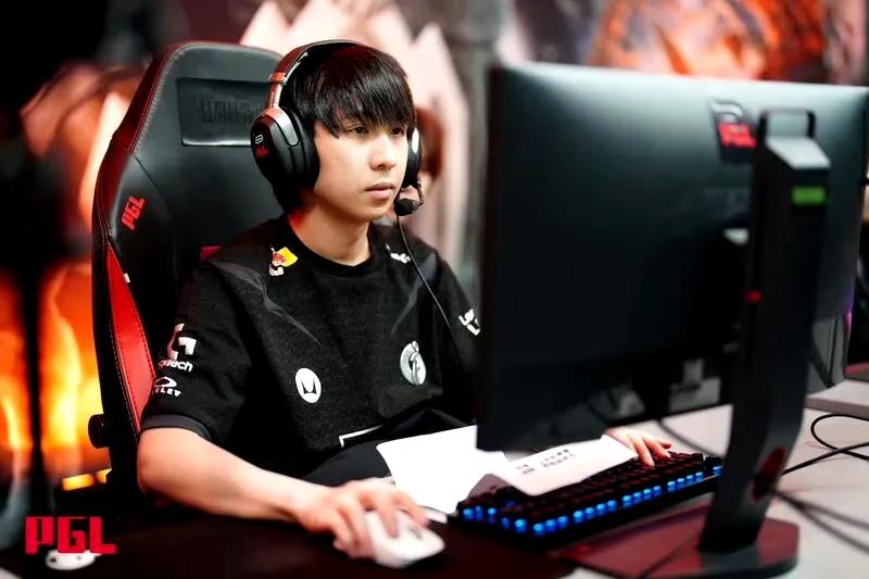 DOTA2:伟哥Xnova邀请超哥maybe打TI预选赛伟哥和超哥都想打T