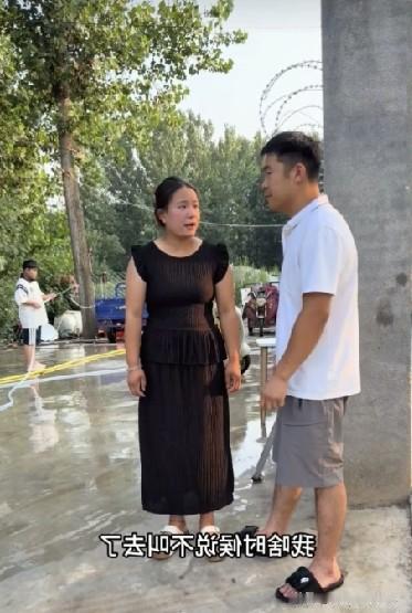 小故事！半熟他说话越来越没大脑了，半熟说他做了一大桌子菜，其实
