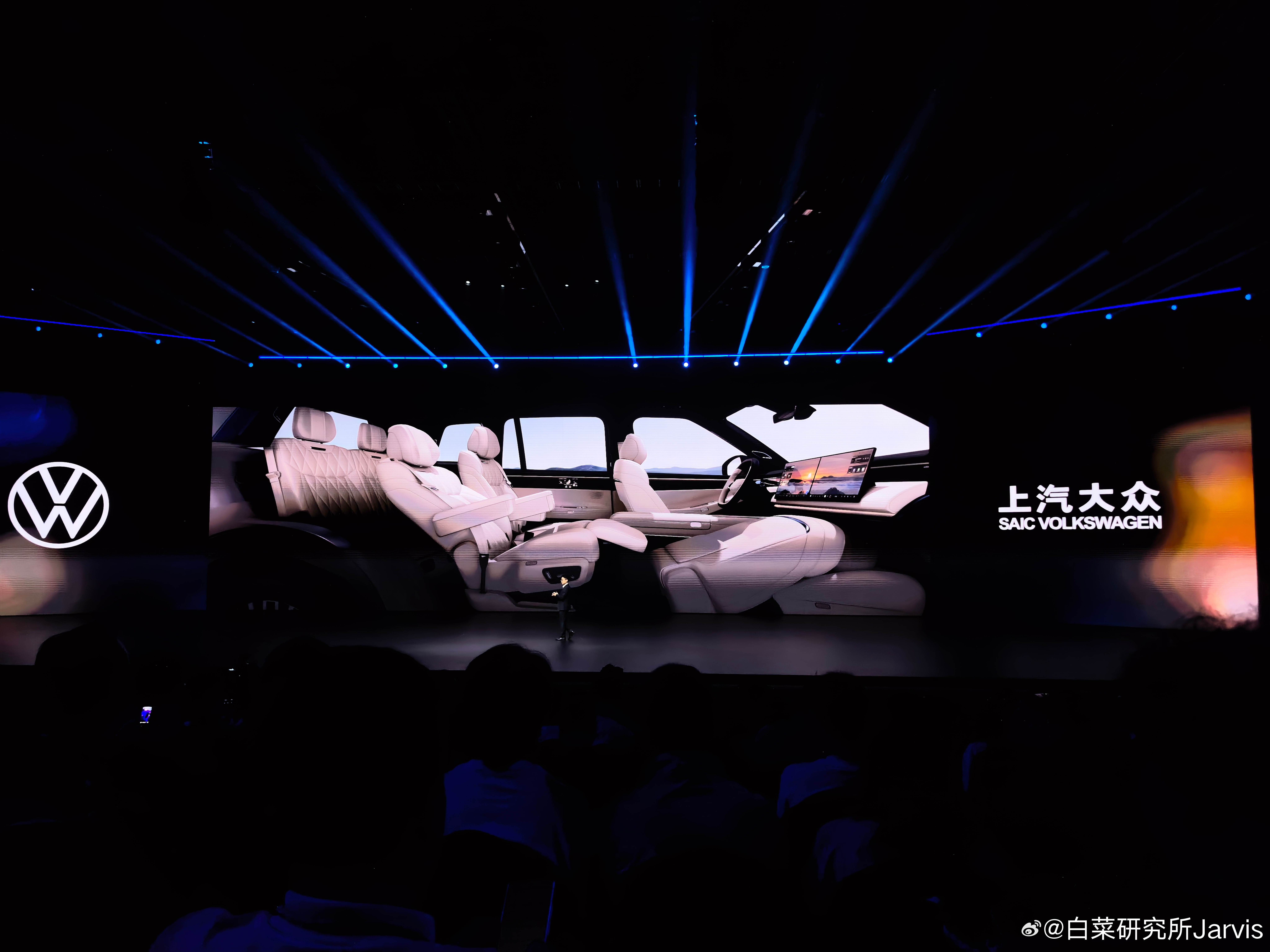 大众ID.ERA9X起售价32.98万，预售抵减后32.48，如果家里有大众/