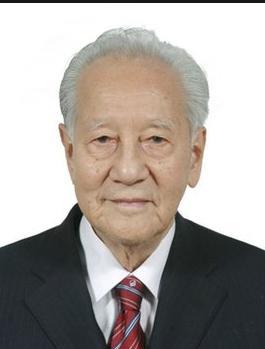1988年，“中国核潜艇之父”黄旭华回了趟家探视母亲，当95岁高龄的老母亲看到离