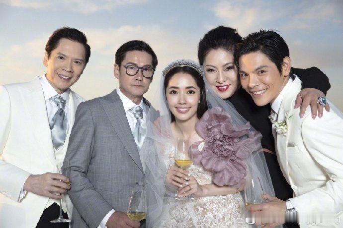 我的天！向太宠媳妇真是没上限了，珠宝豪宅都out了，这次直接送郭碧婷两块几百坪的