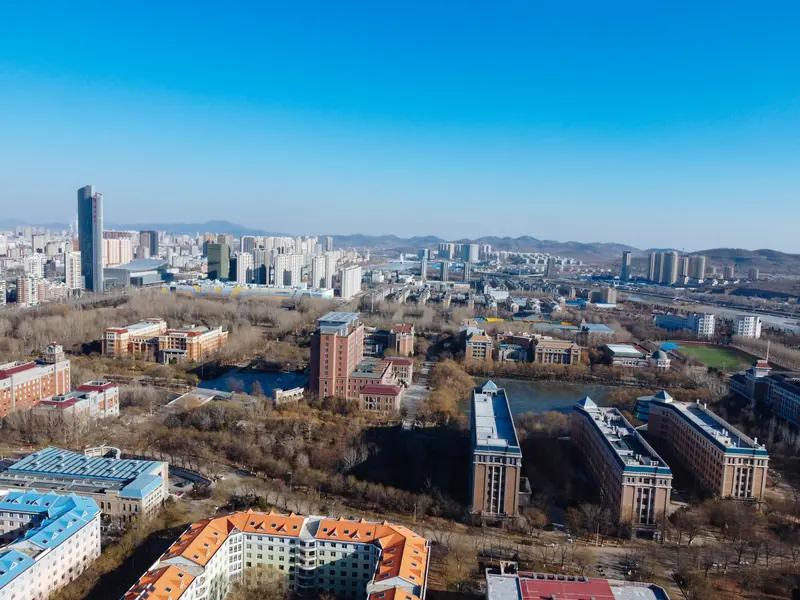 报考就选城市很发达的大学。专业感兴趣的。其他的都是次要。文科、理科、商科、工