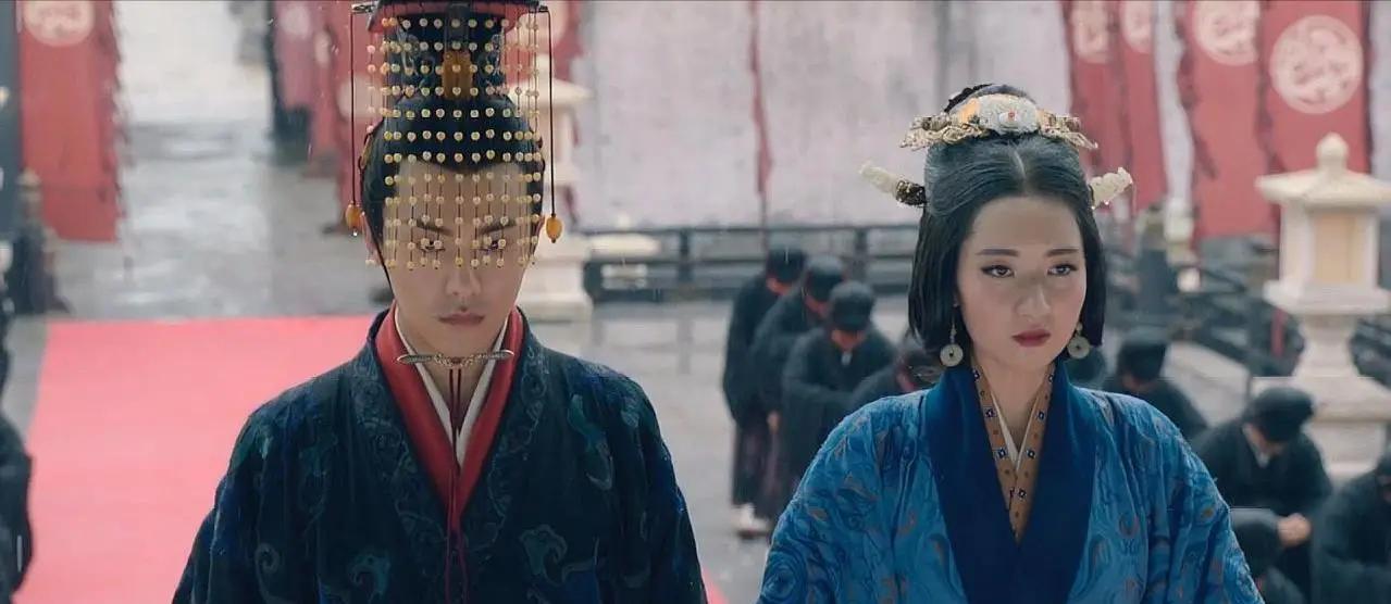 曹操一次性把三个女儿都嫁给汉献帝刘协建安十八年（213年）。这一年，曹操58
