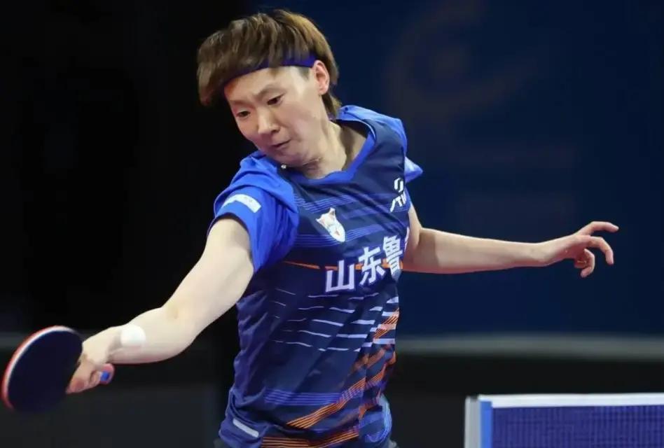 鲁能退赛？假的！昨晚刷到这条消息，我愣了三秒。自家主队刚拼到决赛，转头就被