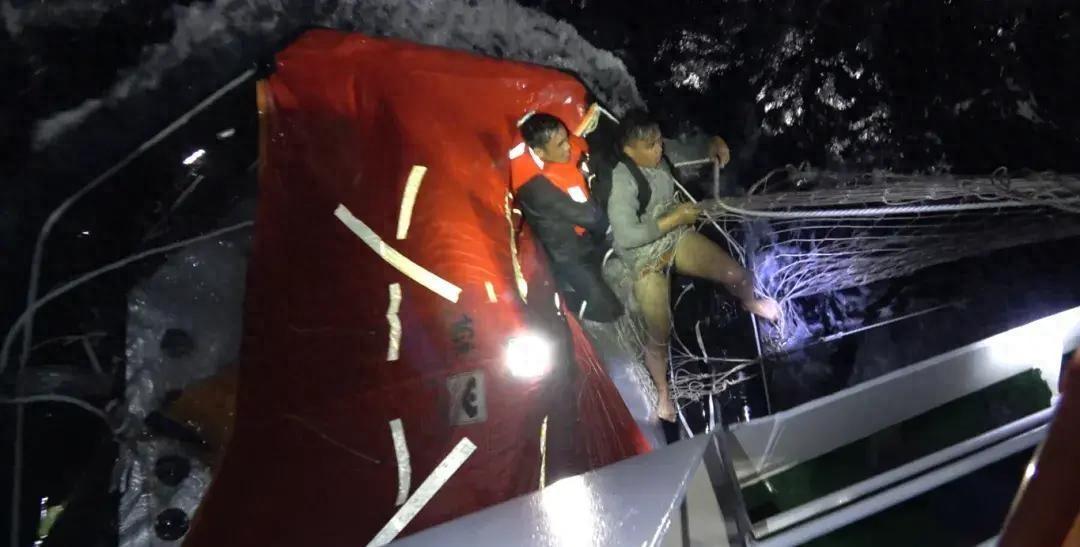 中使馆发最强战斗檄文：马科斯可驱逐中国大使，但所有人将离开菲律宾那边有人叫嚣着