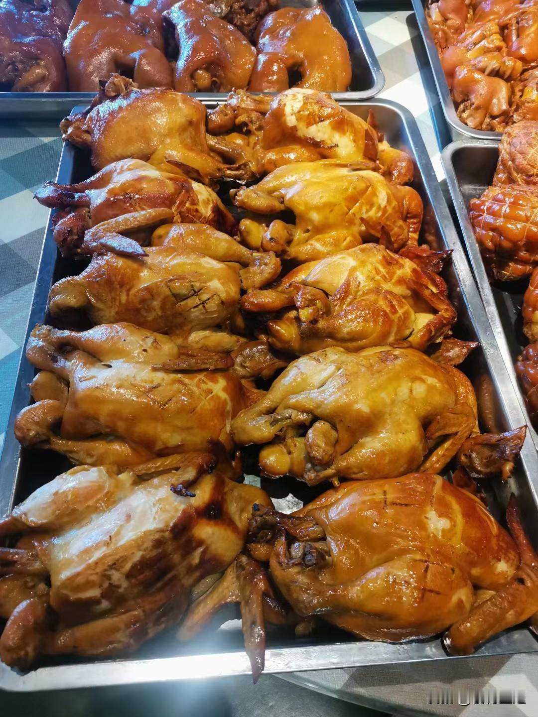 坐标沈阳，三鲜饺子馆位于珠林路附近。这个店已经有十几年的历史了，疫情封小区期间，