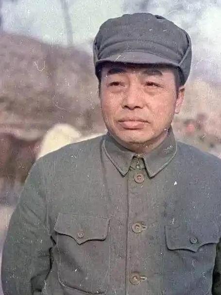 “你，杀了彭德怀！”1942年，彭德怀的警卫员王满新，和未婚妻梅芳亲热后，梅芳就