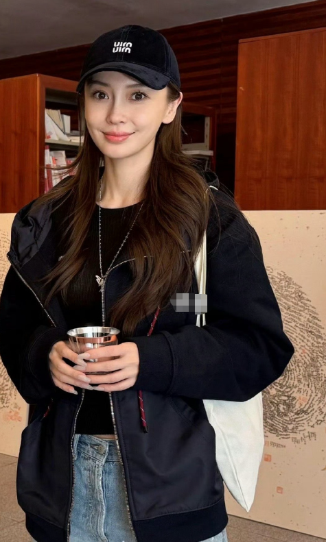 网友在广东偶遇Angelababy，​Angelababy广电艺人培训生图，太
