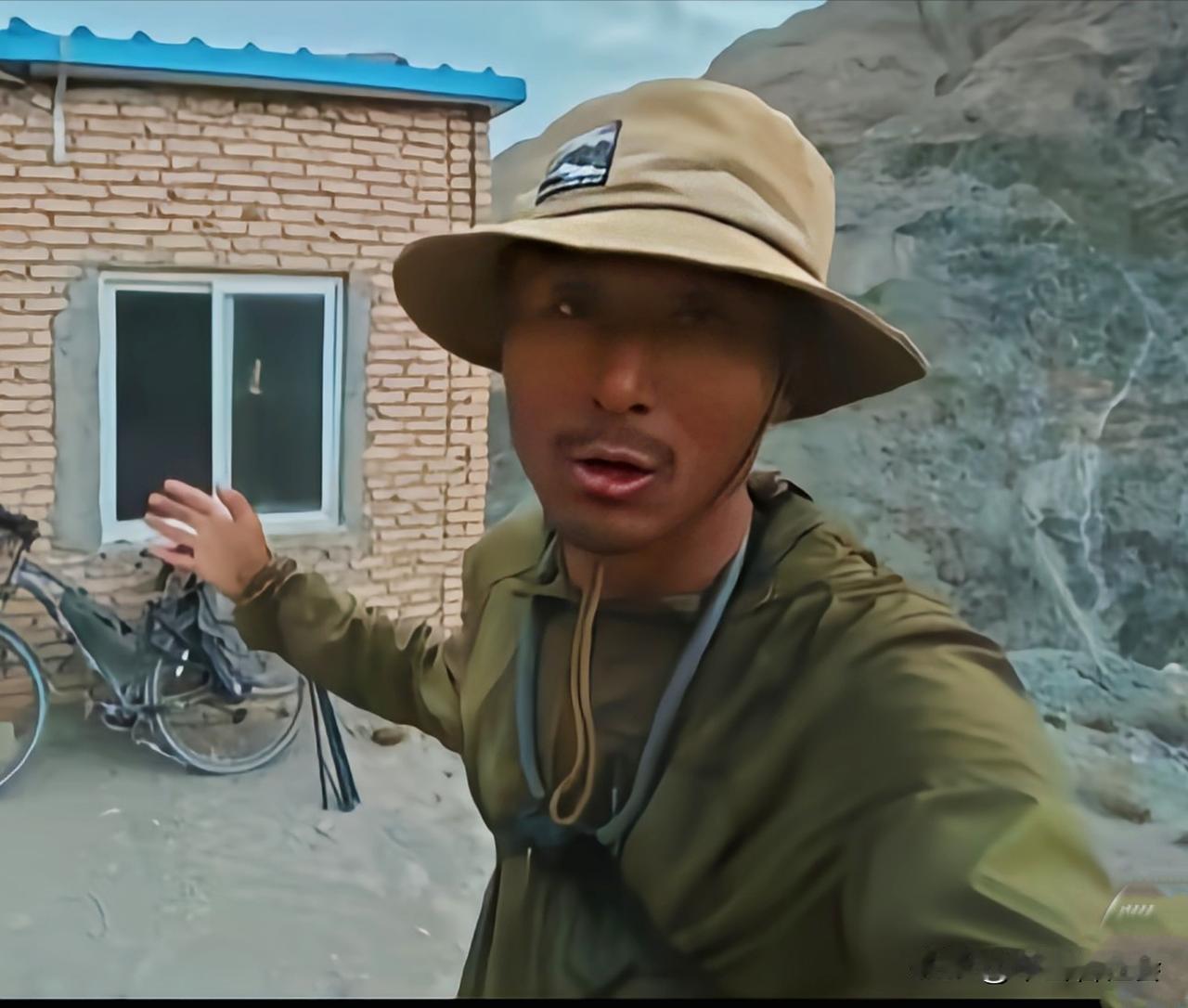 刘伟元现在仍然在坚持骑行。他是真的很喜欢骑行吗？背后的原因让他感到很无奈。