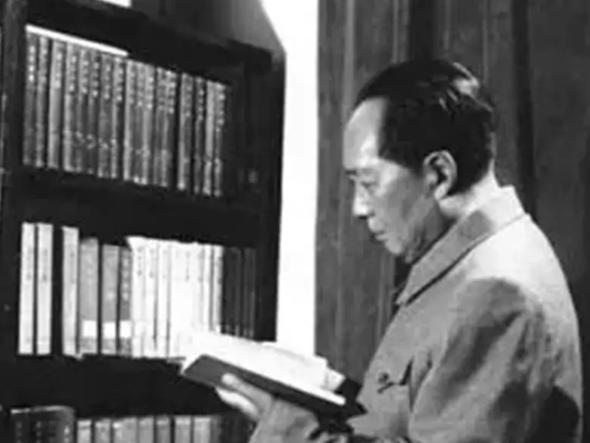 听说毛泽东领导了红军，鲁迅关切地问道：他有多大岁数了？毛泽东和鲁迅，两人一生未曾