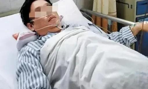 不是谁受伤，谁就有理！北京，男子和朋友在家中聚会，晚上9点多放音乐，邻居老人被吵