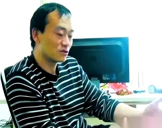 “全部跪下！不跪的立马开除，工资一分别想拿！”1995年3月7日下午，广东珠海