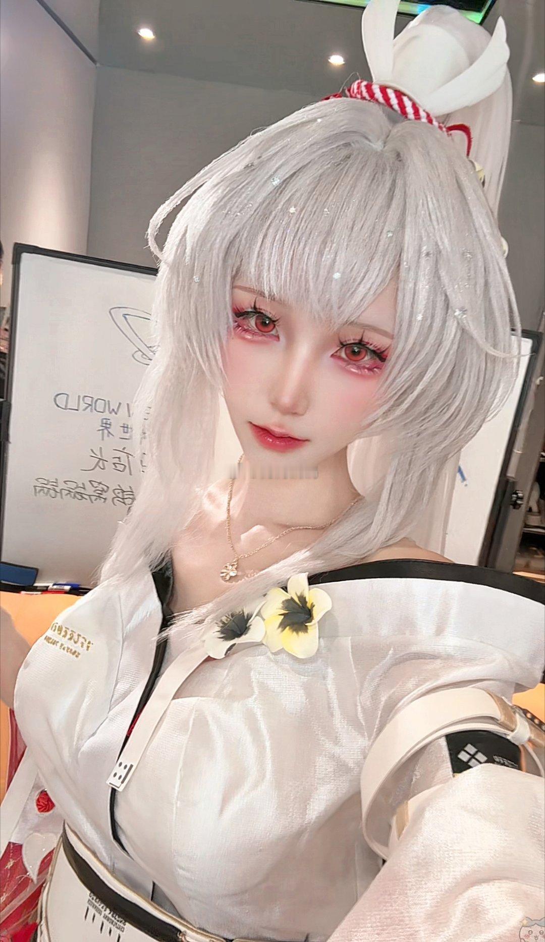 今天的店长是世一冰c今天锅在拍什么cosplay鸣潮鸣潮绯雪