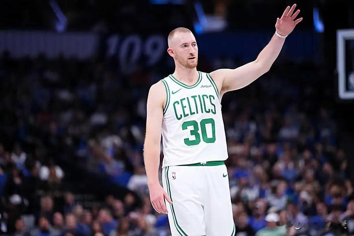 去年夏天萨姆-豪瑟从凯尔特人得到了一份为期4年，总金额为4500万美元的提前续约