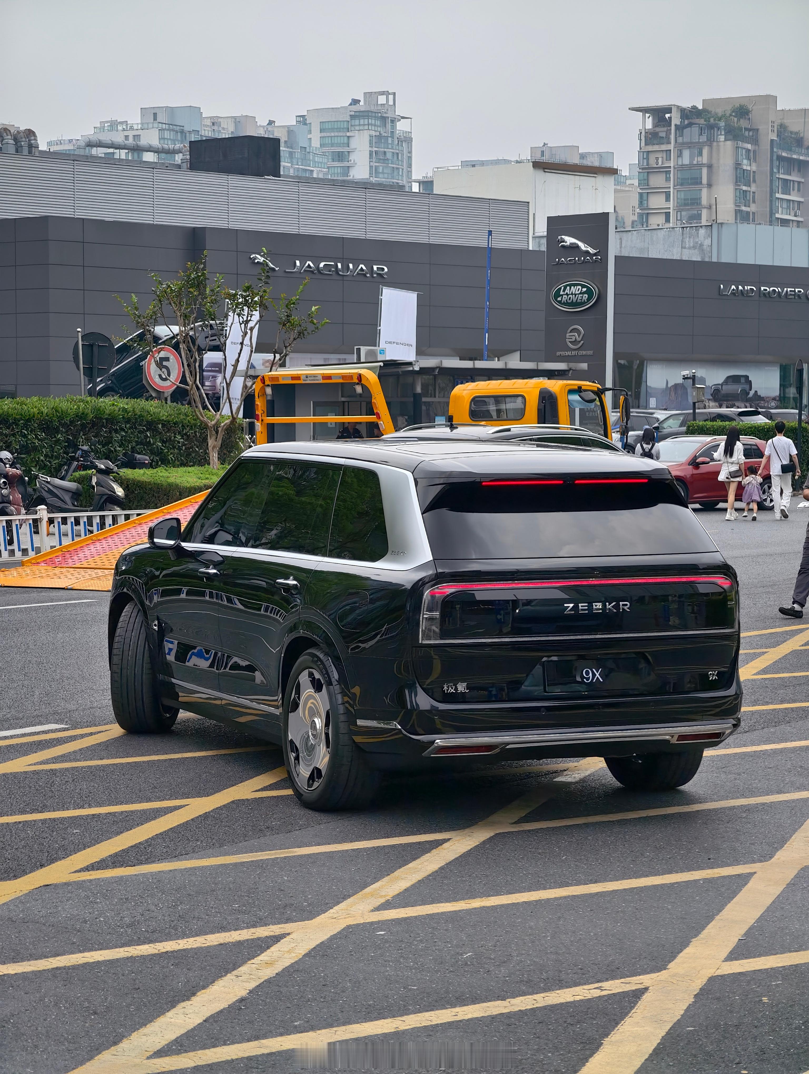 1760大门口，9x大方出街汽场全开大v聊车极氪9x​​​