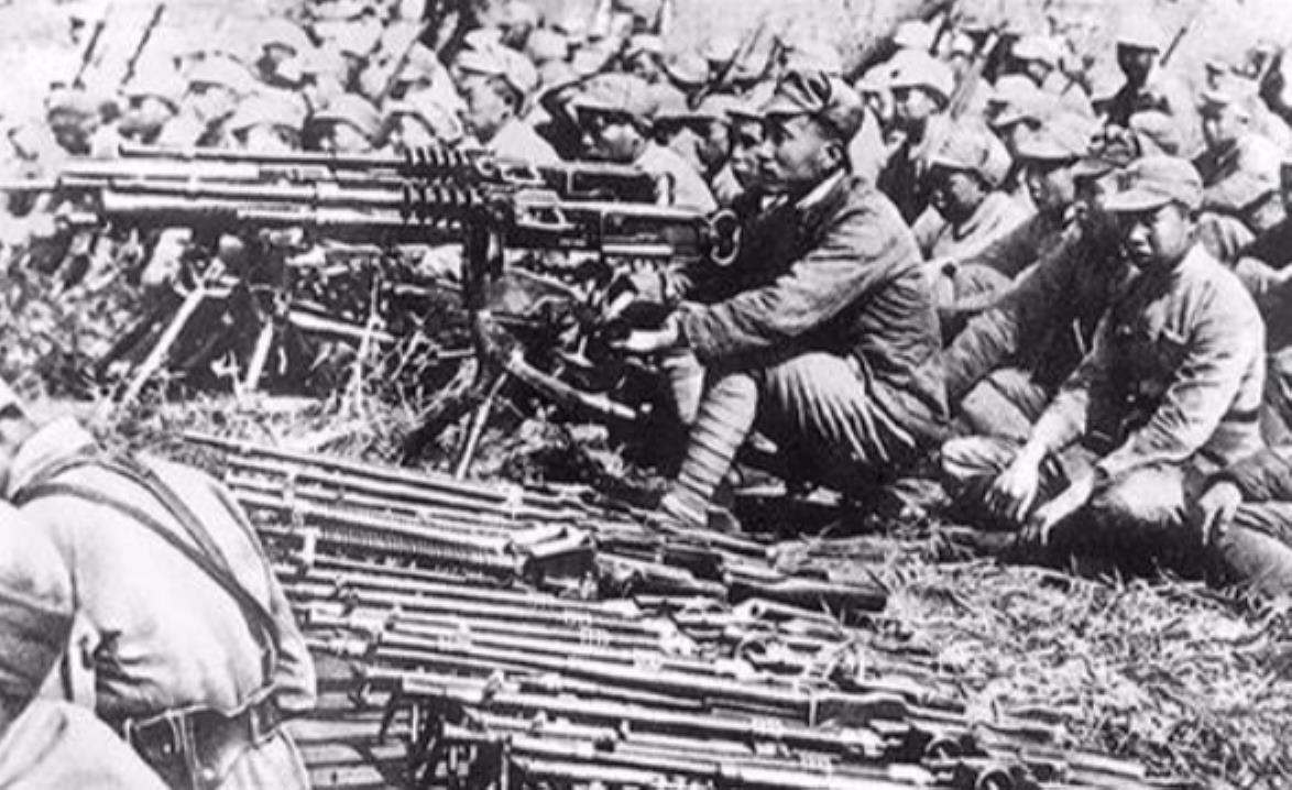 1947年7月8日拂晓，我军第一纵队集中优势兵力，对郓城守敌发起猛烈总攻。守敌依