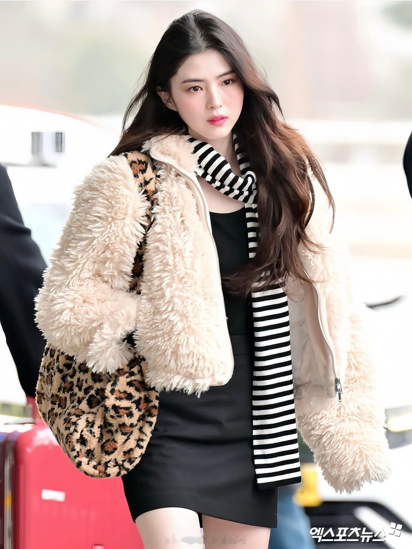 韩素希韩素希出发上海明天在上海有活动感觉又去新做的皮肤，头发管理