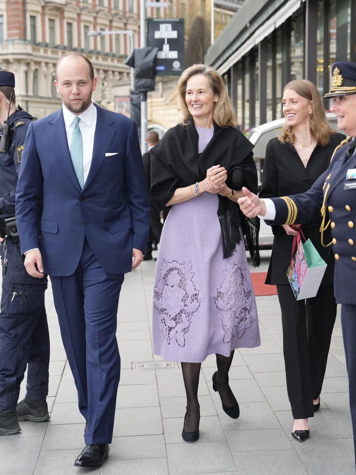 瑞典王室🇸🇪🎂4月29日，瑞典王室为率先抵达的外国王室成员举办非正式晚宴。