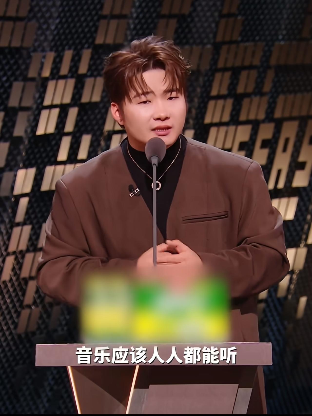 白小白脱口秀直言音乐喜好不该成为贬低他人审美的工具。他这段脱口秀真的很过瘾。