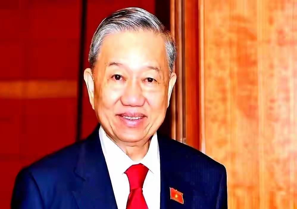 越共十四大代表即将选出新一届领导层，一段新的越南历史已然开始书写！越南朝野上下都