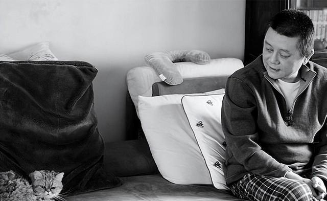 1994年的北京深秋，20岁的徐静蕾站在王朔家门口，对着电话那头的沈旭佳说了句话