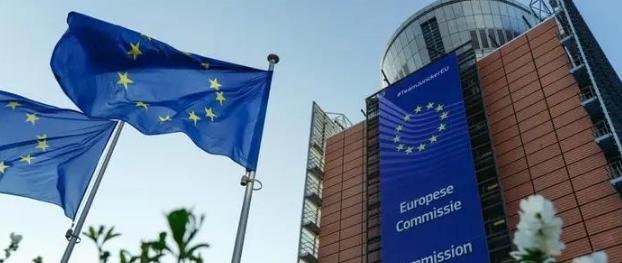 4月22日900亿欧元援乌贷款全票通过，连死扛到底的匈牙利都当场投降。欧洲最后一