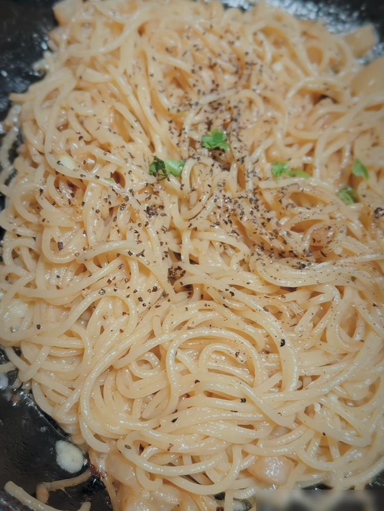 黄多多从纽约大学回来，给全家做饭的画面真温馨？你别只盯着锅里的菜，得看看人家桌子