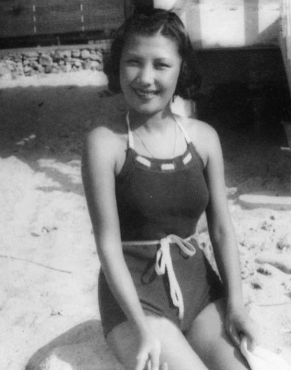 1935年，孙中山的儿子紧紧抱住一个嫁做人妻、且生过3个孩子的女人：“你以后就跟