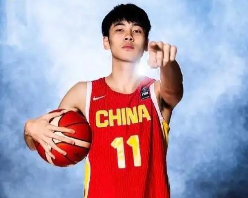 张博源25分逆转，美高赛场炸了。10岁练球，16岁在新泽西把对手打懵。替补上