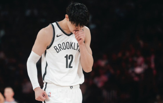 600万vs10万！曾凡博被裁后最痛苦抉择：回家拿高薪还是留美搏NBA？专家：再等一年可能彻底没机会