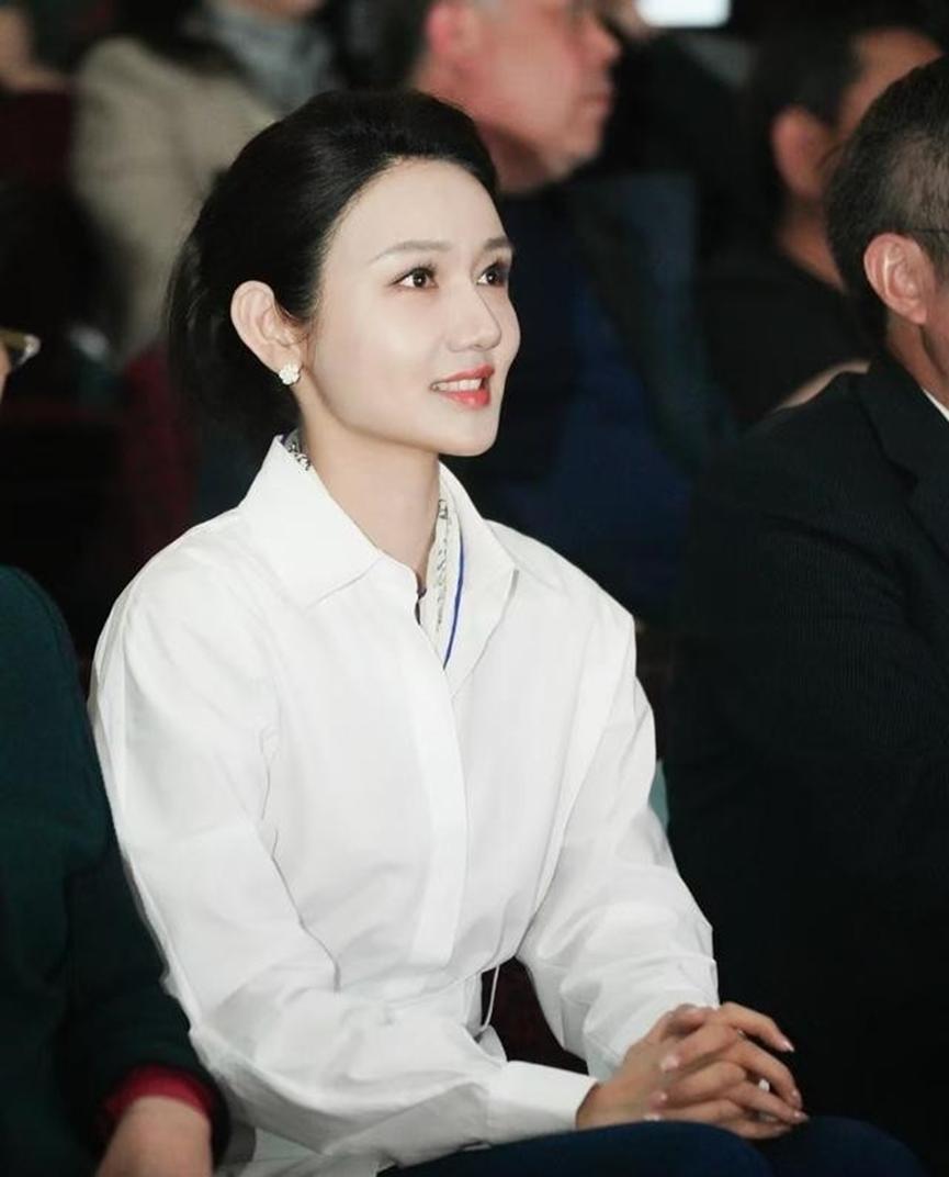 一次，撒贝宁问龙洋：“你的择偶标准是什么？”龙洋看了一眼撒贝宁后，接下来说的一句