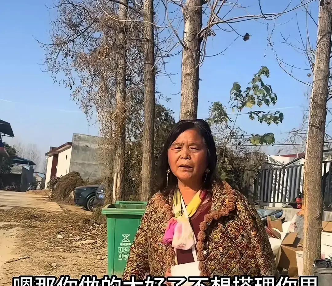 阿杜把妈砸门的事剪进视频里播放量直接爆了这瓜吃得太憋屈他妈妈隔