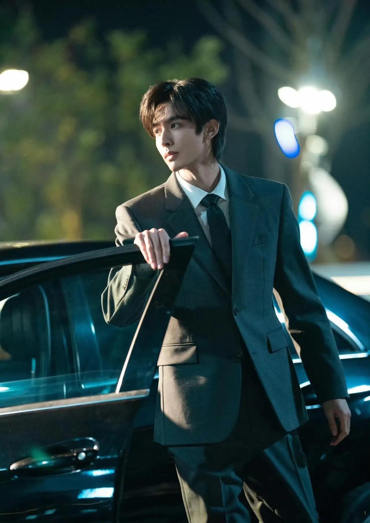 两个“败将”，联手干翻了今年所有偶像剧。宋威龙，数据扑街的男主。赵今麦，被嫌没C