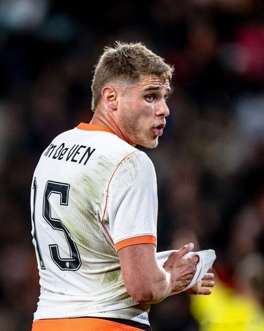 雅各布斯：曼联内部已经讨论了范德文的情况，所以我们需要观望此事是否会进一步发展。