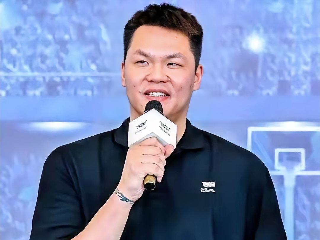 杜锋：朱总，你找外援的眼光差点意思啊？？朱芳雨：这拉科塞维奇还没用就觉得不行啦