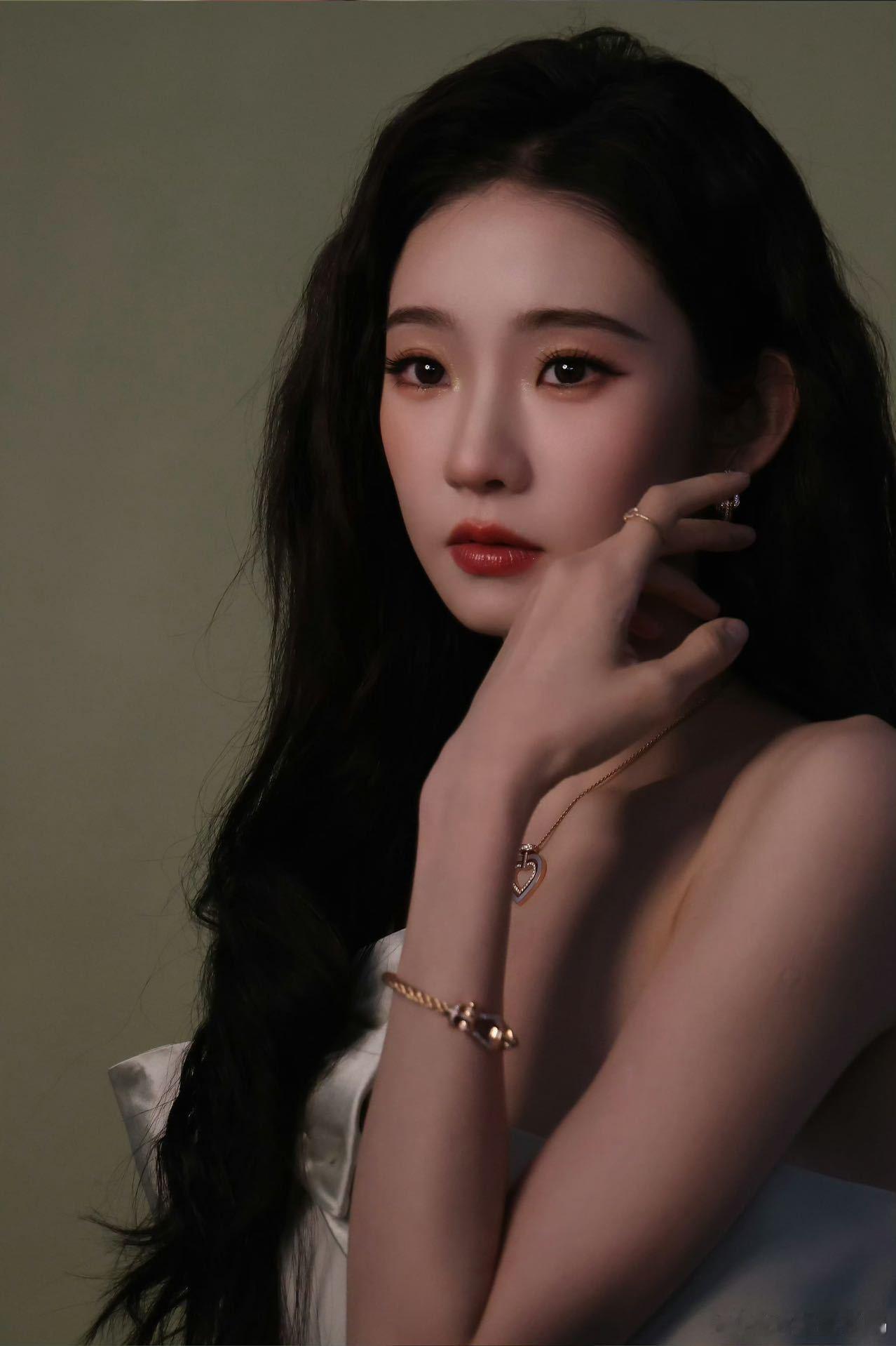 觉得内耗可以来看张艺凡直播深陷焦虑与精神内耗不妨看看张艺凡直播，温柔解答失眠迷