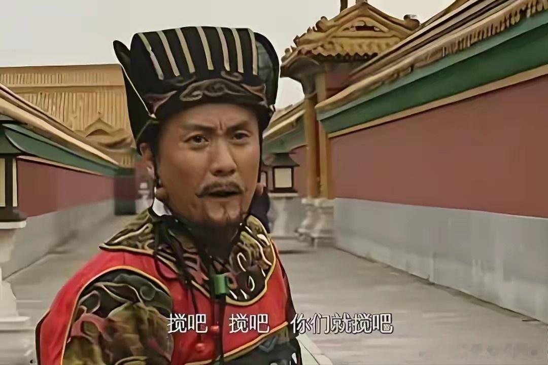 1565年冬，刑场寒风裹挟着雪沫纷飞。53岁的严世蕃被按在断头台上，他望着远