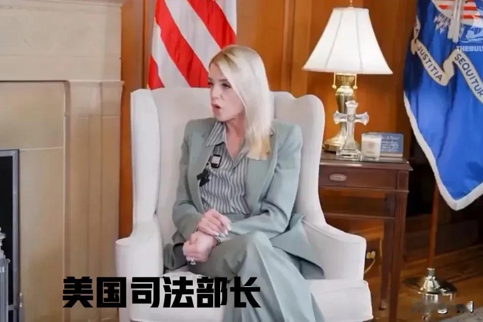 美国快速起诉马杜罗，美国准备用狗头铡斩一国总统？美国司法部长邦迪（女，60岁）1