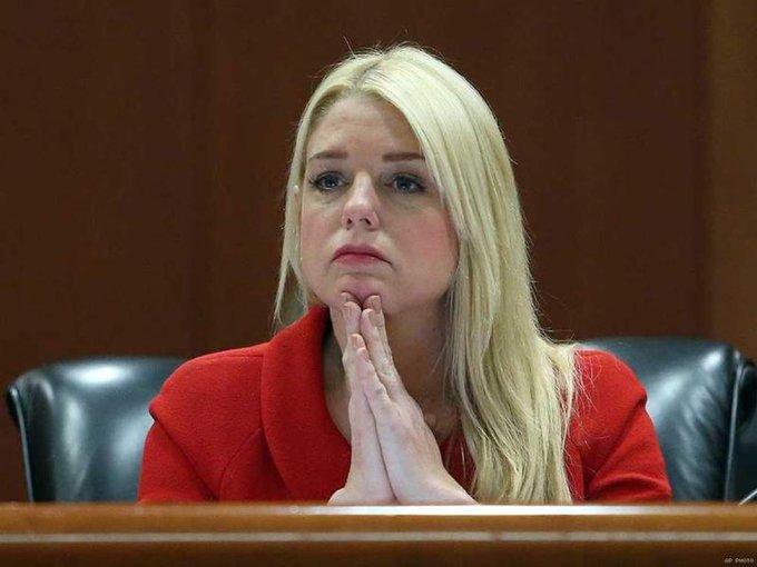 特朗普通知司法部长帕姆·邦迪：你的任期即将结束！据多家美媒最新报道，美国总统