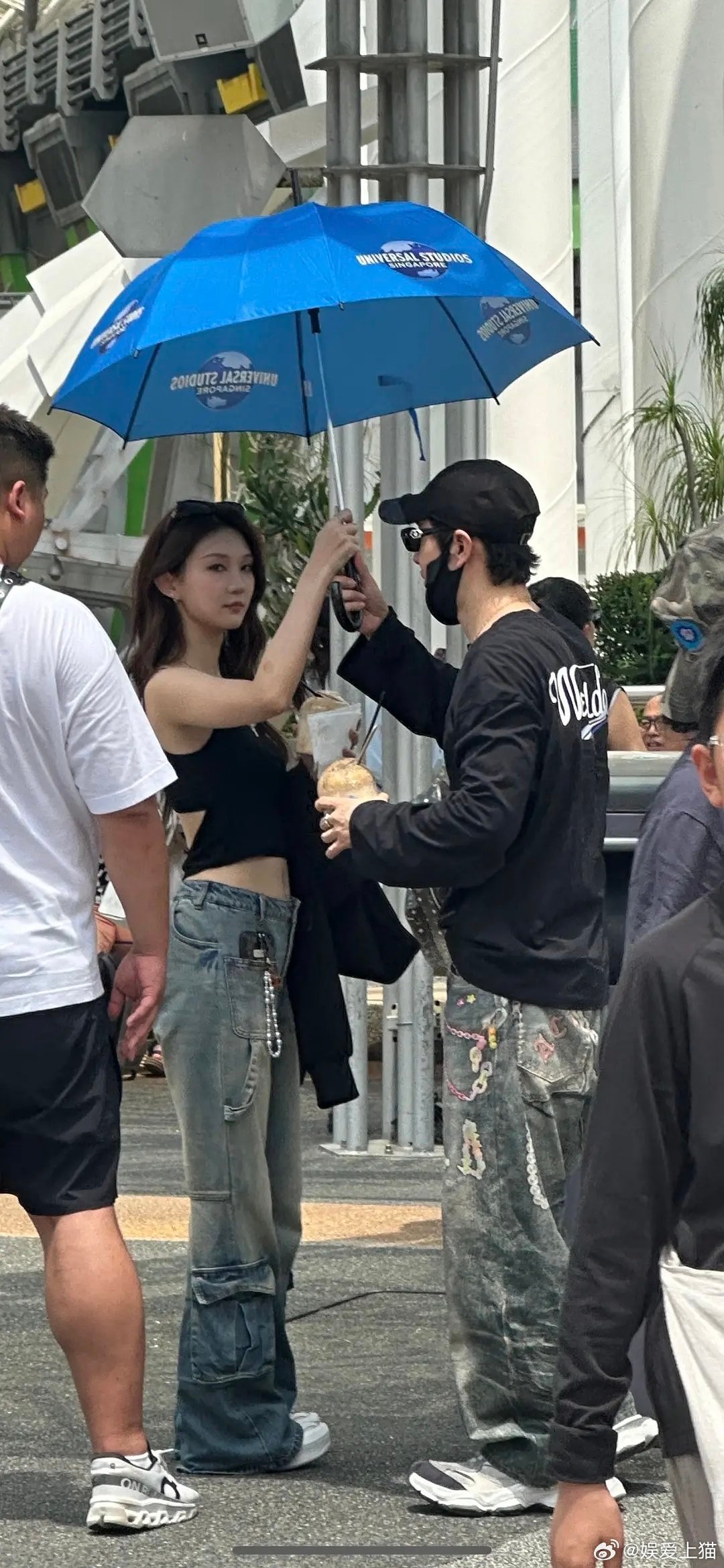 黄晓明哥哥这是换新女友了吗