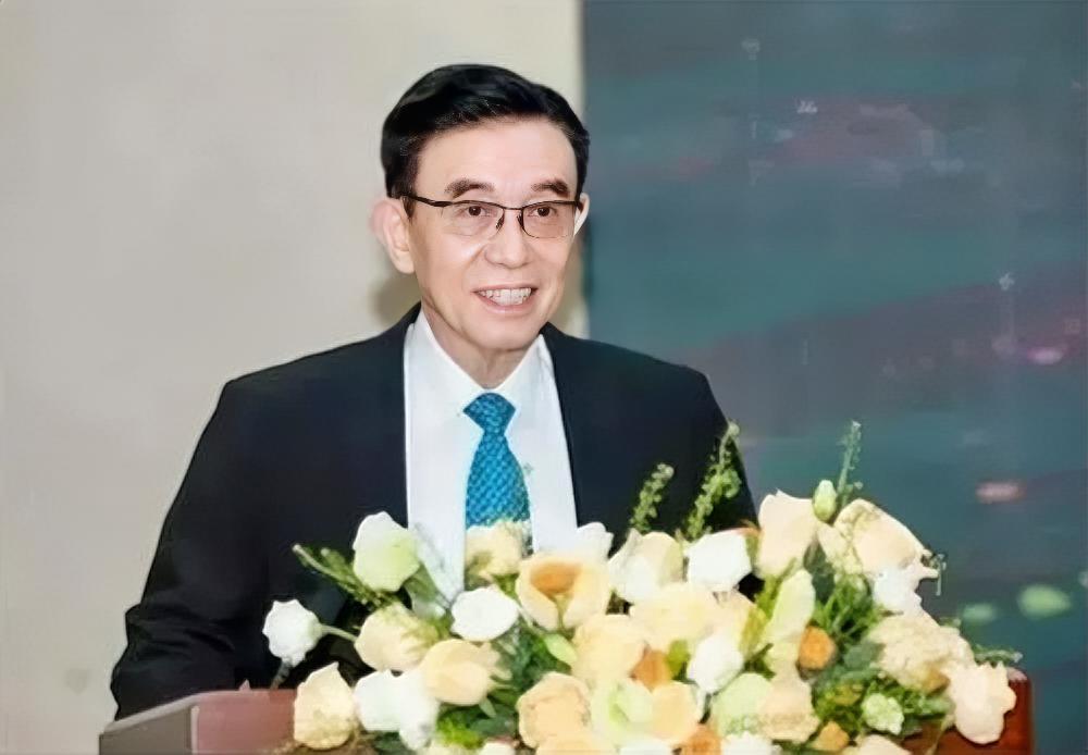 “中国刻蚀机之父”弃外籍归乡！套现近1亿只为办税务1月8日，半导体龙头中微